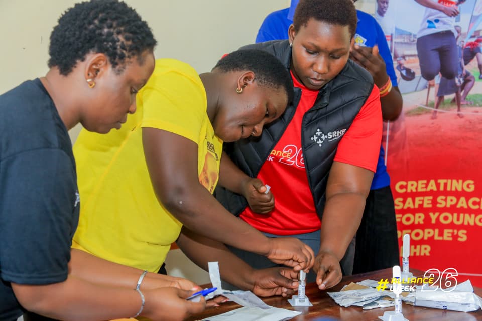 Demonstration of how to use the OraQuick HIV Self-Test kit